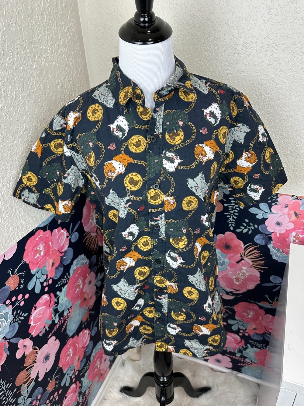 Fantastic Beasts The Crimes of Grinderwald Graphic Print Button Down Size Small